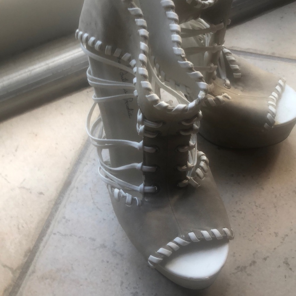 Shoe - Picture 2 of 3